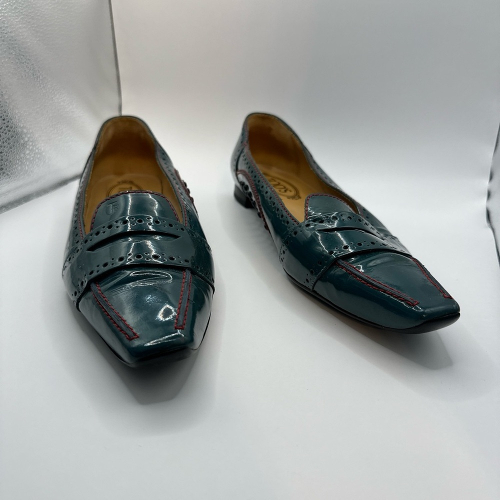 Tod’s Womens size 39.5 ballerina shoe. Green with red stitching.